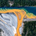 la-nasa-capta-desde-el-espacio-rios-de-alaska-que-se-tinen-de-naranja:-la-explicacion-esta-bajo-el-suelo-congelado