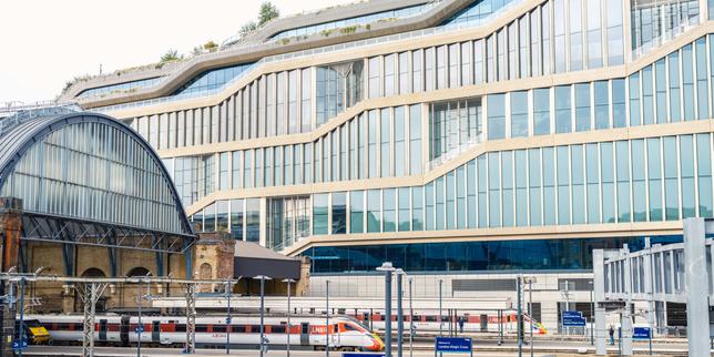 comment-king’s-cross,-quartier-autrefois-sulfureux-de-londres,-est-devenu-un-pole-europeen-de-l’ia-autour-de-deepmind