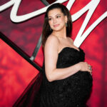 anne-hathaway-faz-de-2026-sua-renascenca-e-lidera-as-bilheterias-pela-terceira-vez