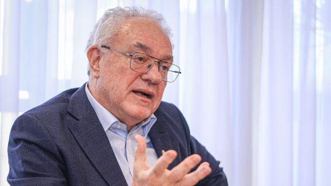 lubetkin-afirma-acuerdo-con-eeuu-y-cuba:-“los-medicos-cubanos-seguiran-operando-en-uruguay”;-el-pago-sera-“al-profesional”-y-no-“al-pais”