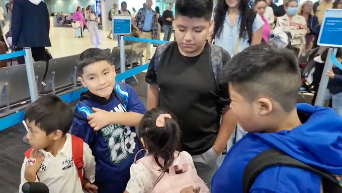cuatro-hermanos-llegan-a-guatemala-para-reunirse-con-su-madre,-deportada-de-ee-uu.