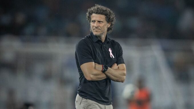 aprobado:-diego-forlan-cerro-con-goleada-ante-india-su-gira-debut-en-la-seleccion-uruguaya,-en-la-que-mostro-su-estilo-y-empleo-a-todos-los-jugadores-disponibles