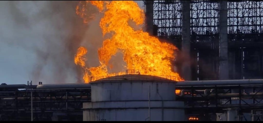 incendio-obliga-a-detener-operaciones-en-cardon-este-6-de-octubre