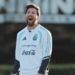 la-emocionante-despedida-de-lionel-messi-de-la-seleccion-argentina:-rompio-en-llanto-y-un-pais-lo-homenajeo-de-pie