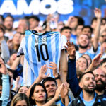 argentinos-se-reunem-para-torcer-por-messi-uma-ultima-vez-em-clima-de-copa-do-mundo