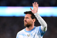 em-lagrimas,-messi-e-argentinos-se-despedem-da-camisa-10