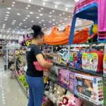comercio-de-apucarana-atende-ate-as-22h-nesta-sexta-(09)-e-ate-as-18h-no-sabado-(10)