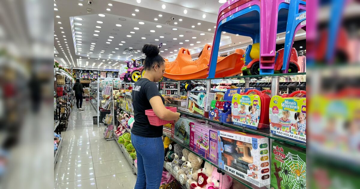 comercio-de-apucarana-atende-ate-as-22h-nesta-sexta-(09)-e-ate-as-18h-no-sabado-(10)