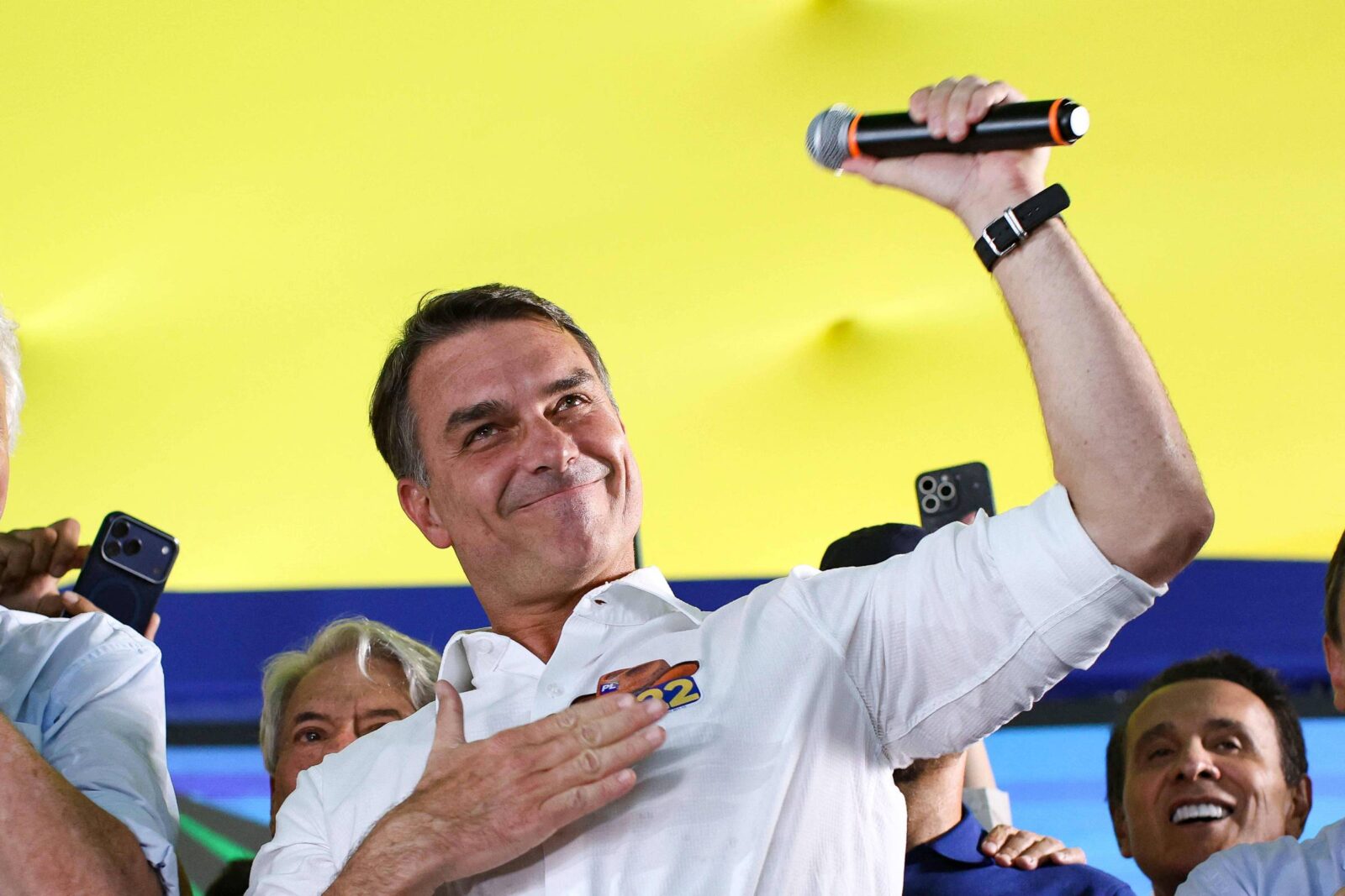 como-seria-o-tesouraco-de-flavio-bolsonaro-no-inss?