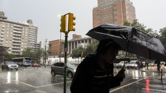 inumet-emitio-una-alerta-amarilla-por-tormentas-“puntualmente-fuertes”:-las-localidades-afectadas