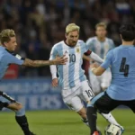 asi-termino-el-historial-de-lionel-messi-contra-uruguay:-el-primer-gol-en-el-monumental,-su-regreso-del-primer-“retiro”-y-un-ultimo-buen-recuerdo-para-la-celeste