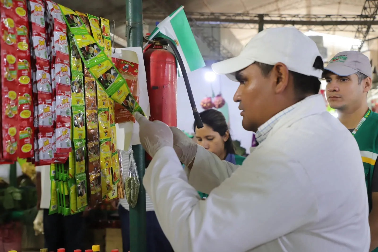 alcaldia-realiza-controles-en-mercados-crucenos-para-evitar-el-agio