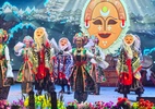 como-e-a-opera-tibetana,-com-fogueira,-mascaras-e-gritos-a-3.600-metros