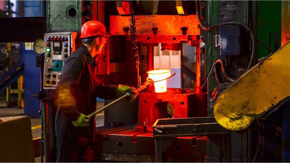 la-industria-mejoro-1,9%-en-agosto,-pero-lejos-estuvo-de-recuperar-el-derrumbe-de-julio