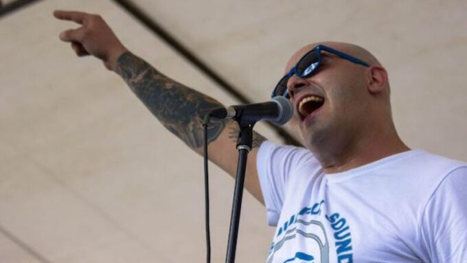 el-vocalista-kue-de-pipa-para-tabaco-salio-de-la-carcel