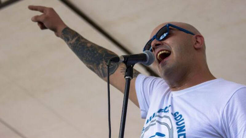 el-vocalista-kue-de-pipa-para-tabaco-salio-de-la-carcel