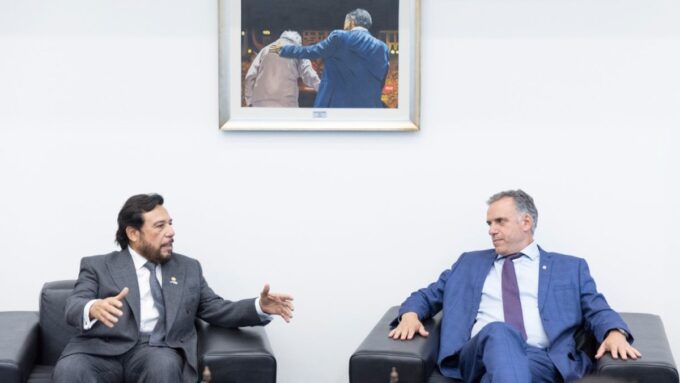 orsi-se-reunio-con-el-vicepresidente-de-el-salvador:-el-jerarca-salvadoreno-aseguro-que-“no-tocaron-nada”-de-seguridad-pero-lubetkin-dijo-que-si