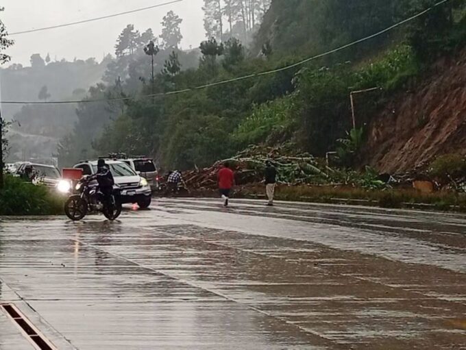derrumbe-en-el-km-82.5-de-la-ruta-interamericana-obstruye-el-paso-hacia-la-capital-y-el-occidente