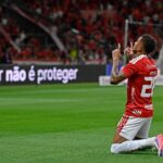 corinthians-acerta-tres-vezes-a-trave,-mas-sofre-7a-derrota-seguida-com-gol-relampago