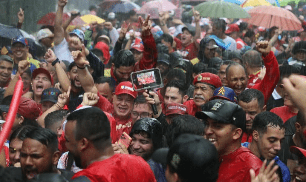 marcha-en-caracas-exalta-a-chavez-y-cabello-olvida-a-maduro-en-el-discurso