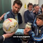 (video)-ale-dominguez-lleno-de-regalos-a-messi-en-su-despedida
