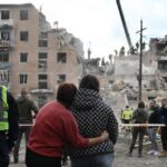 en-direct,-guerre-en-ukraine :-un-bus-de-ligne-vise-par-une-attaque-russe-a-kramatorsk,-au-moins-12-morts