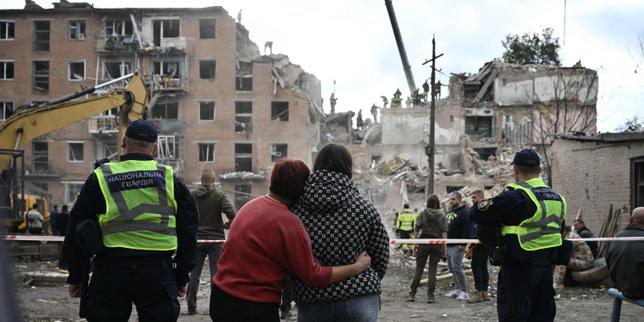 en-direct,-guerre-en-ukraine :-un-bus-de-ligne-vise-par-une-attaque-russe-a-kramatorsk,-au-moins-12-morts
