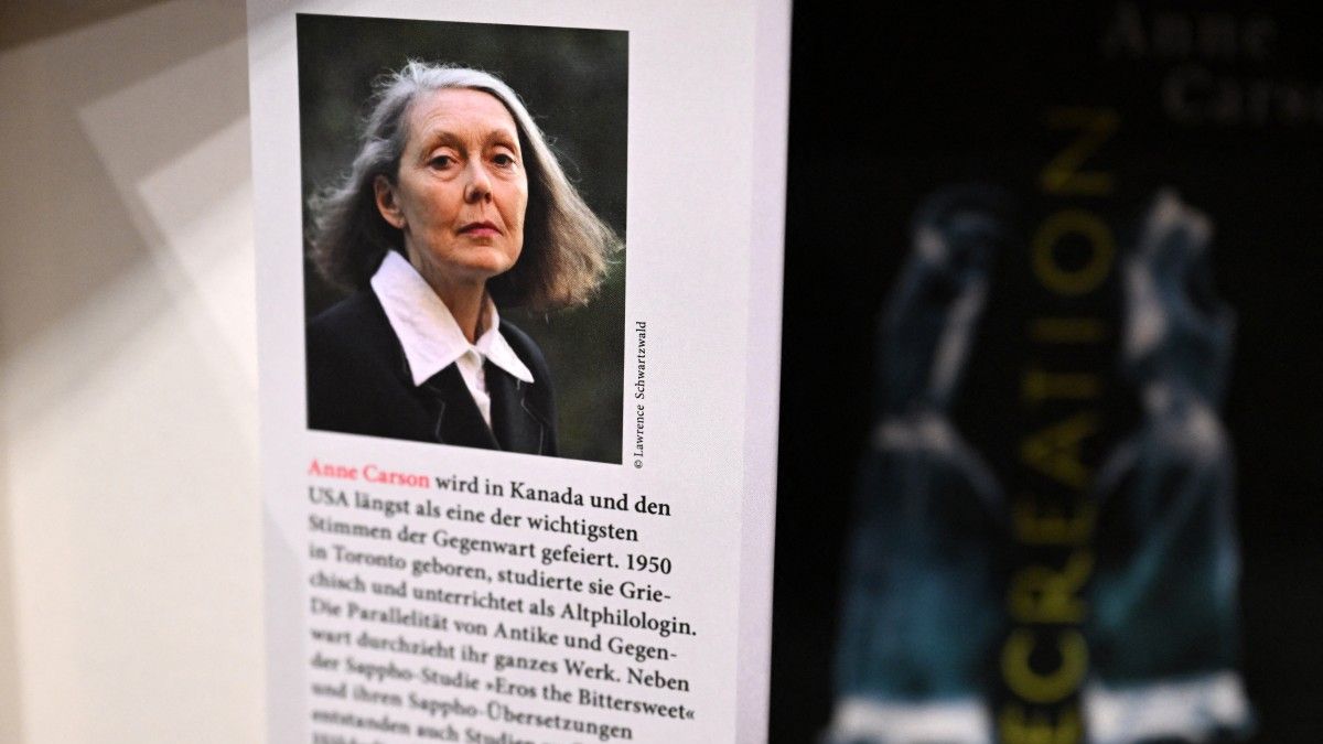 deseo,-perdida-y-mitos-que-hablan-del-presente:-asi-es-la-obra-de-anne-carson,-la-ganadora-del-nobel-de-literatura-2026