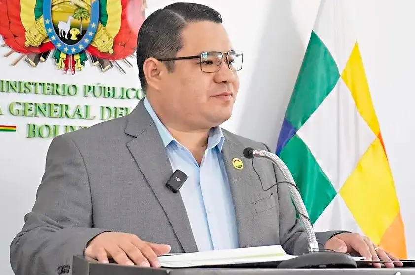microaspirado-y-recoleccion-de-pruebas-en-la-oficina-del-exfiscal-mariaca
