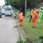 emacruz-refuerza-la-limpieza-en-avenidas-y-areas-verdes-de-la-ciudad