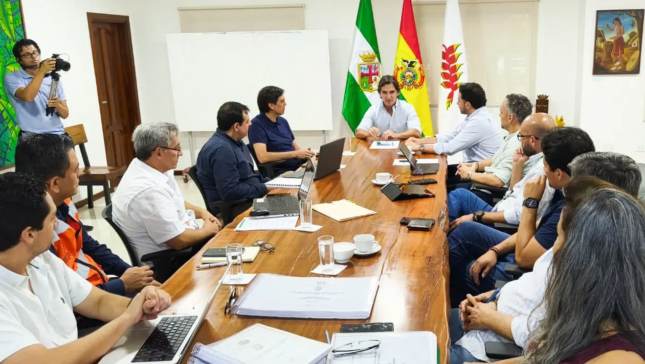 alcaldia-crucena-y-gobierno-coordinan-proyecto-vial-hacia-viru-viru