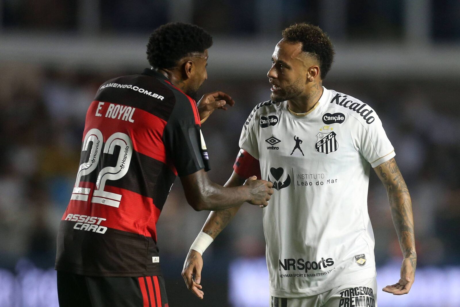 neymar-entra-no-2o-tempo,-marca-dois-gols-de-penalti-e-santos-arranca-empate-do-flamengo