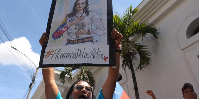 au-venezuela,-la-cheffe-de-l’opposition,-maria-corina-machado,-demande-la-levee-de-son-ineligibilite-apres-les-revelations-d’une-magistrate