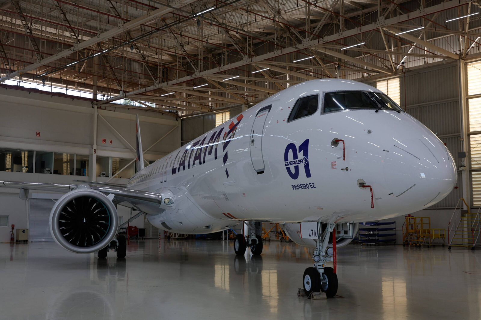 latam-estreia-avioes-da-embraer-em-rotas-de-negocios-no-final-de-novembro