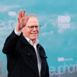 ex-ceo-da-warner-bros.-ganha-us$-600-milhoes-com-venda-da-empresa-a-paramount