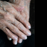 nuevo-caso-de-presunto-abuso-sexual-contra-una-adulta-mayor-de-83-anos-causa-indignacion-en-antioquia:-buscan-al-senalado-agresor