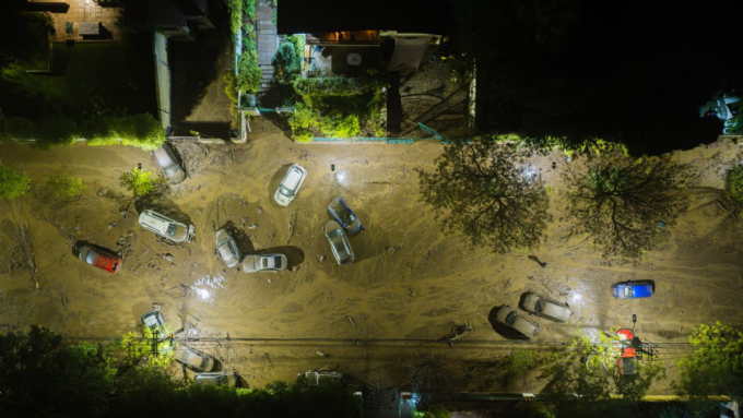 videos-|-las-impactantes-imagenes-del-aluvion-en-chile:-declaran-zona-de-catastrofe-y-ya-suman-mas-de-mil-evacuados