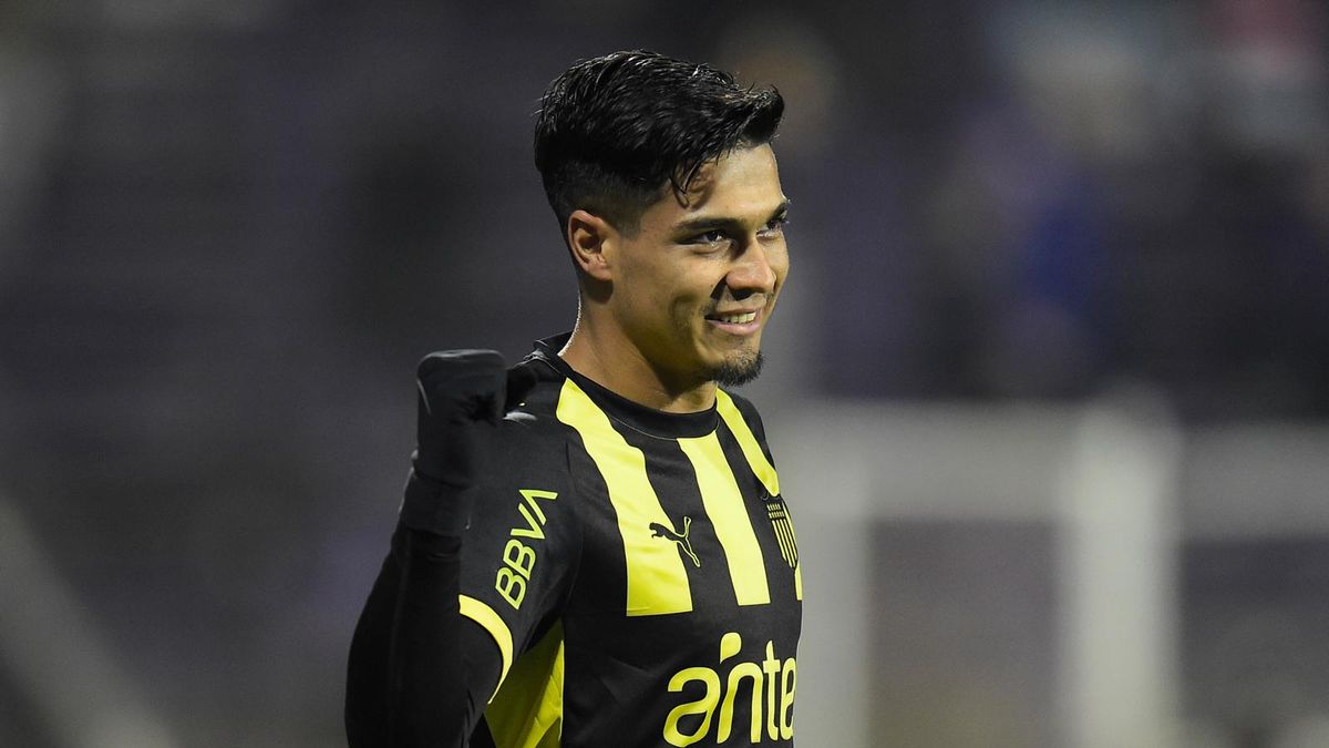 a-un-paso-de-los-50-goles-y-una-jornada-muy-especial:-matias-arezo-cumple-100-partidos-en-penarol-este-sabado-ante-progreso-por-el-torneo-clausura