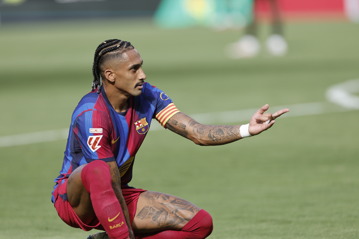 raphinha-se-perdera-los-proximos-dos-partidos-del-fc-barcelona-debido-a-molestias-en-su-pierna-derecha