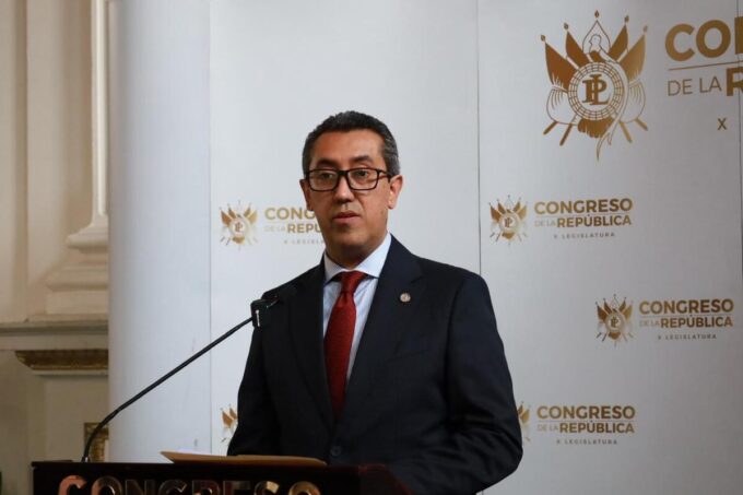 a-la-expectativa-si-jonathan-menkos-regresa-al-congreso-tras-el-fallo-de-la-cc
