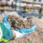 investigadores-de-dinamarca-crean-el-primer-cemento-vivo-que-genera-electricidad-y-podria-convertir-los-edificios-en-baterias-de-energia
