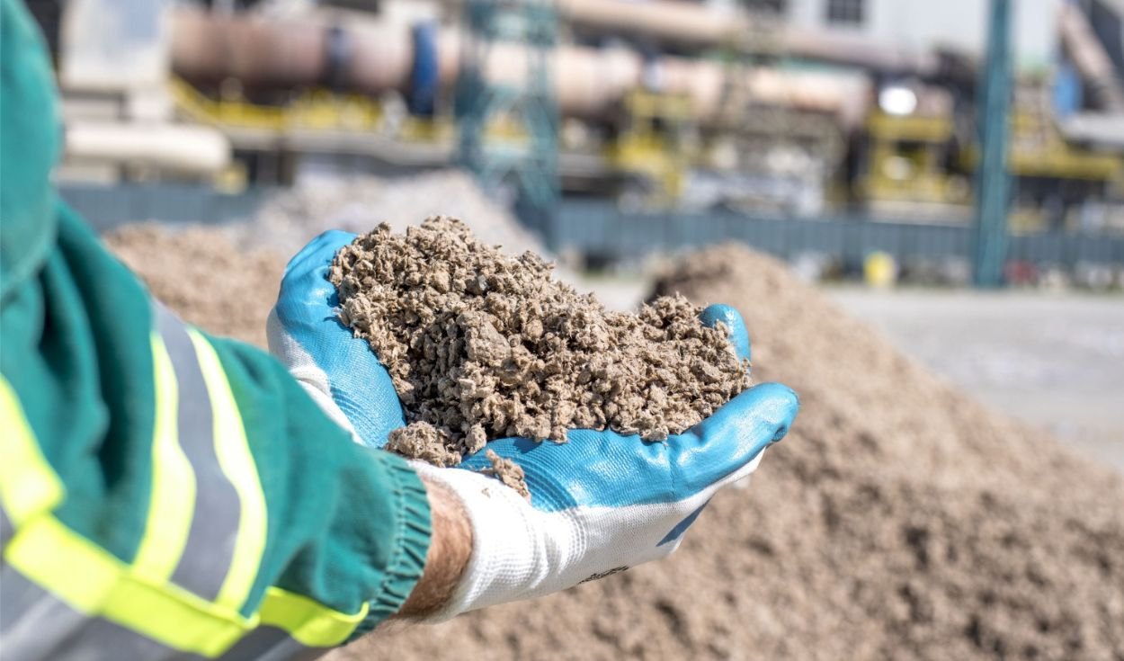 investigadores-de-dinamarca-crean-el-primer-cemento-vivo-que-genera-electricidad-y-podria-convertir-los-edificios-en-baterias-de-energia