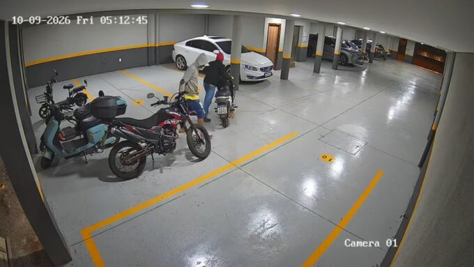 grabados-robando-en-estacionamiento-de-edificio