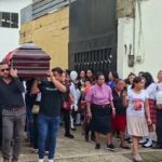comunidad-de-santa-rosa-le-da-el-ultimo-adios-a-maestra-y-abogada-fallecida-en-ataque-armado