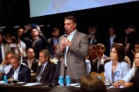 mobilizacao-online-pro-lula-liga-alerta-na-campanha-de-flavio-bolsonaro,-que-contra-ataca