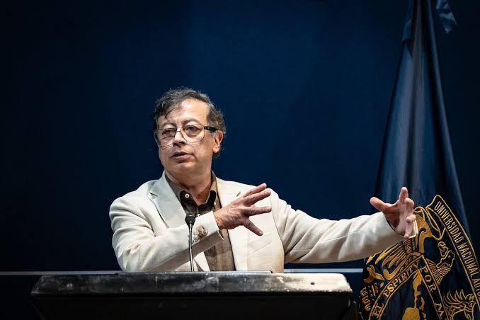 cruce-de-acusaciones-entre-petro-y-dirigentes-chavistas-marca-foro-socialista-en-mexico