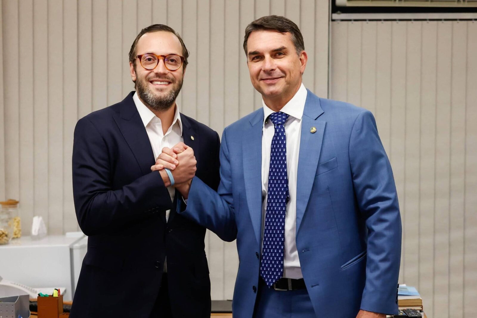 senador-eleito-mais-jovem-da-historia-e-antigo-aliado-do-bolsonarismo-e-defendeu-voto-impresso