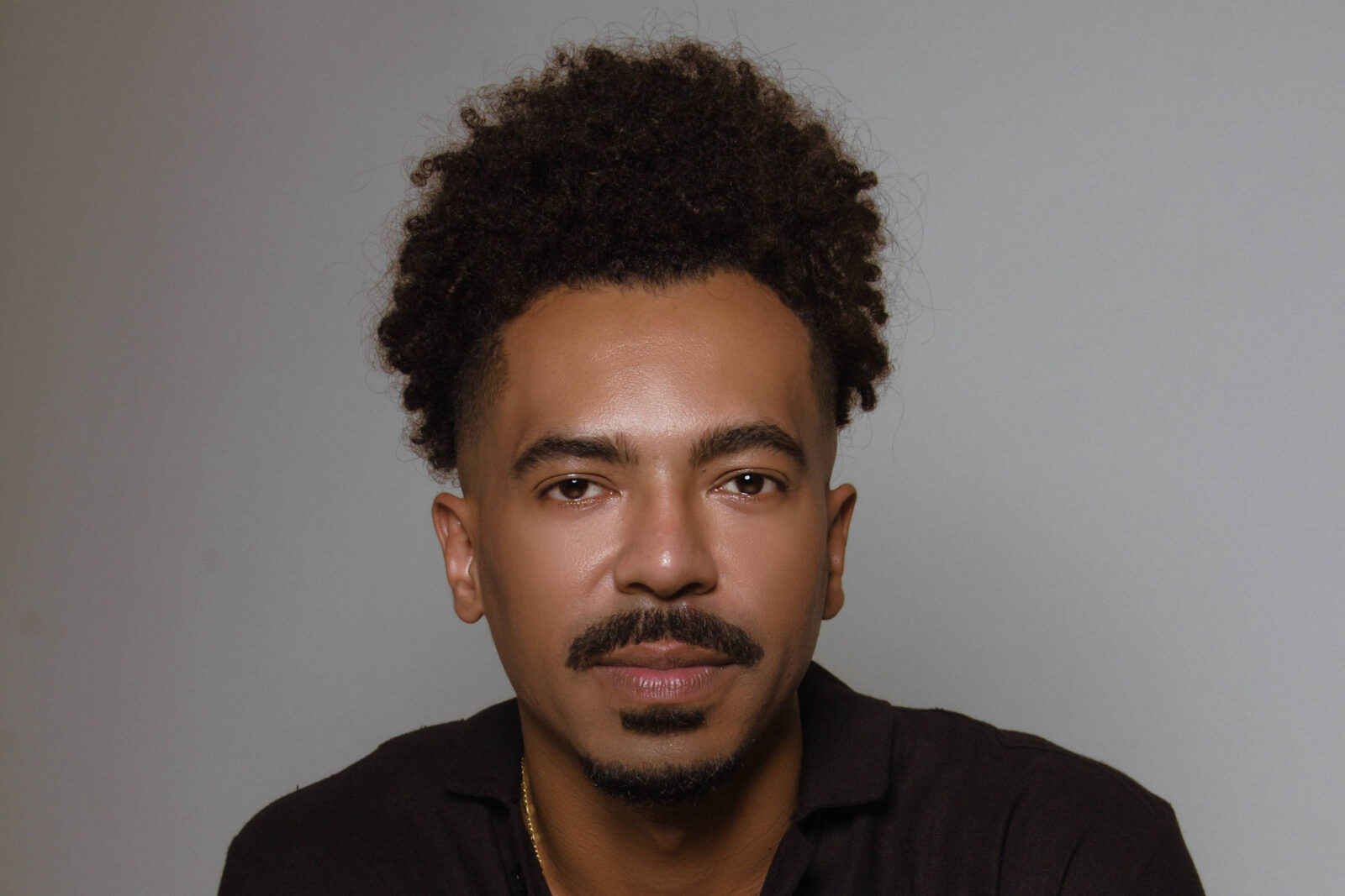 racismo-faz-com-que-pessoas-negras-vivenciem-o-estresse-equivalente-a-um-acidente-de-carro,-diz-lucas-veiga