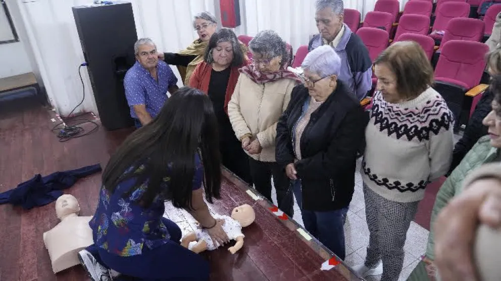 adultos-mayores-reciben-capacitacion-en-primeros-auxilios-y-bienestar-emocional