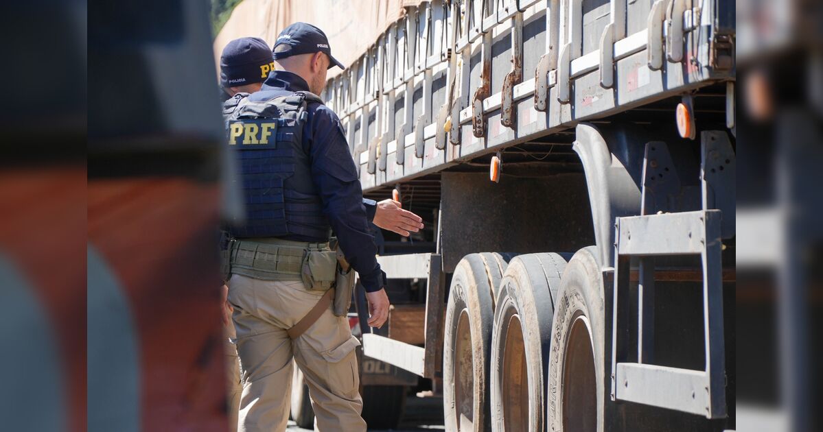 prf-identifica-irregularidades-em-mais-da-metade-dos-caminhoes-fiscalizados-no-pr